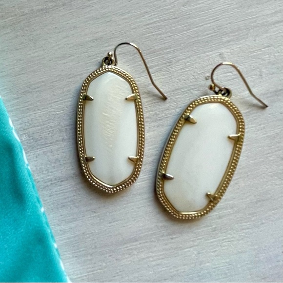 Kendra Scott Elle Gold Drop Earrings in White Pearl - Picture 4 of 4